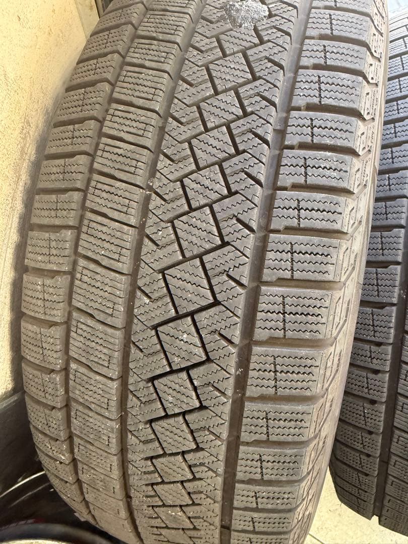 メルセデスベンツ GLB スタッドレスタイヤセット　235/55R18 バリ溝