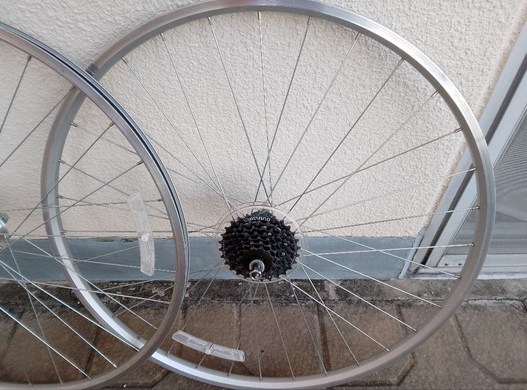 【送料込み】７００Cハブダイナモホイール前後　LEDライト付　英バルブ　７速