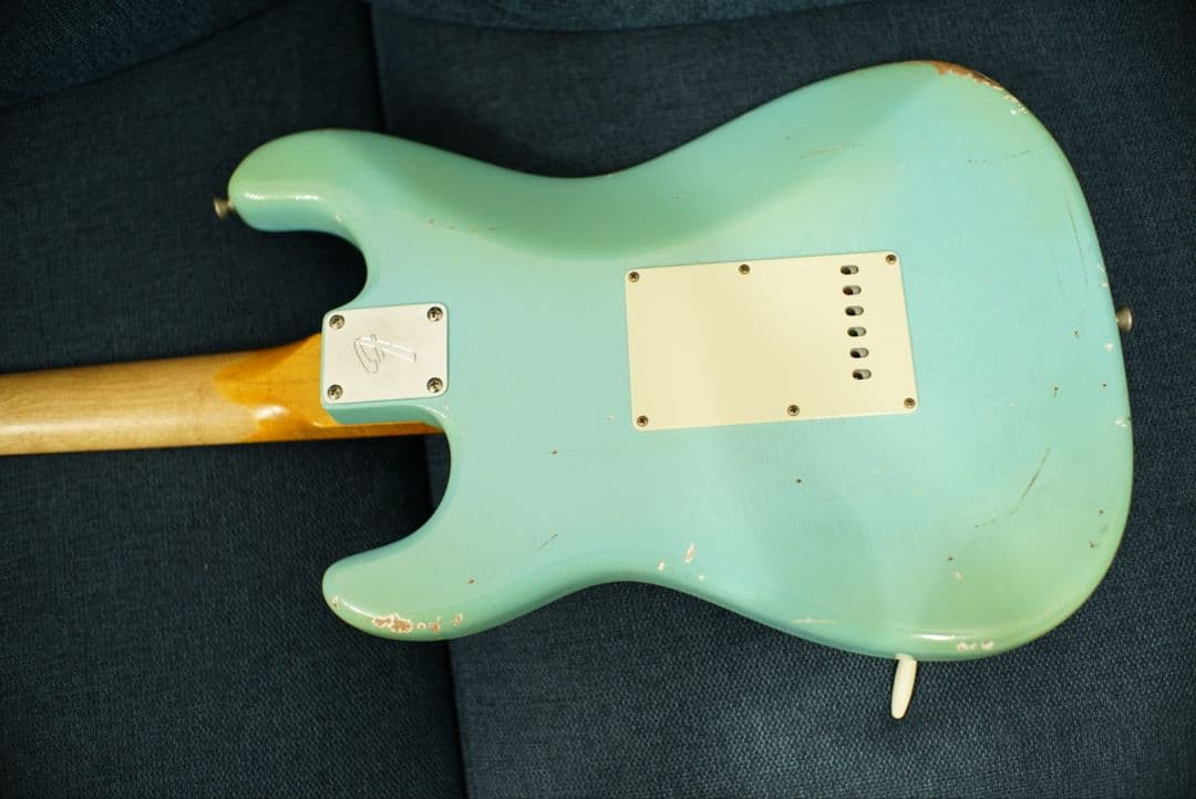 MJTボディ+FenderライセンスAllPartsネックコンポーネントストラト