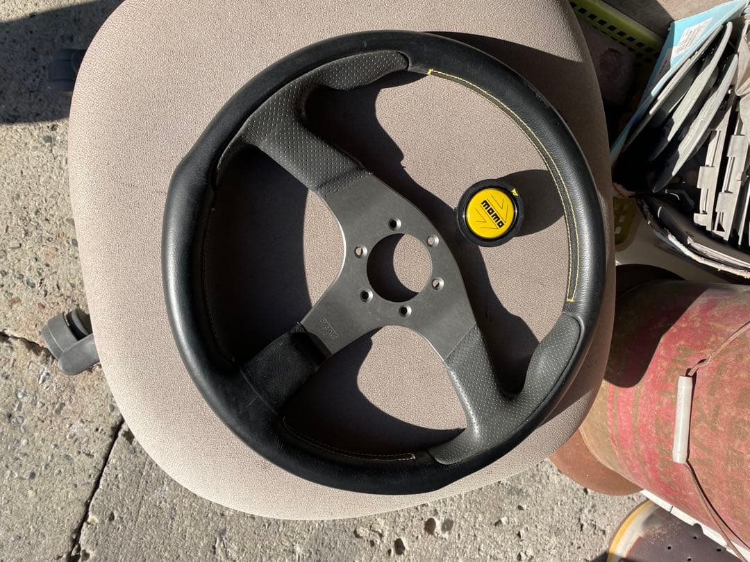 MOMO ステアリング D35 イタリア製