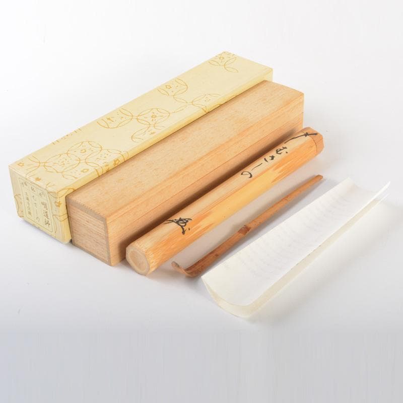 桃太郎　茶杓　銘「むさしの」　前大徳　戸上明道書付　共筒共箱　C6631