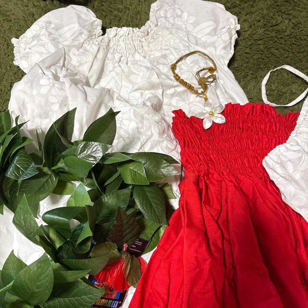 フラダンス用赤いスカートとレイ、ネックレスセット　写真のもの全てセットです