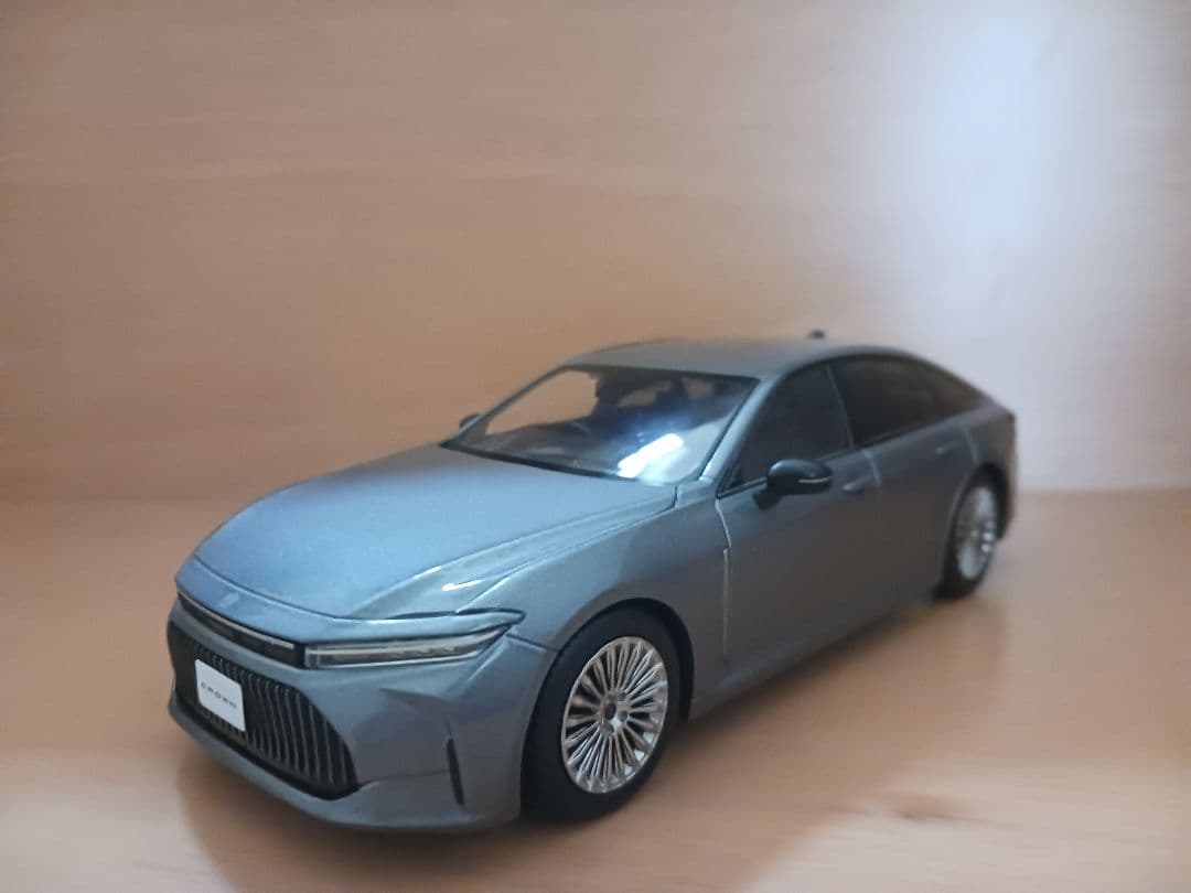 G*y様 最終値下げ！非売品クラウンセダン　1/30カラーサンプルミニカー 2色