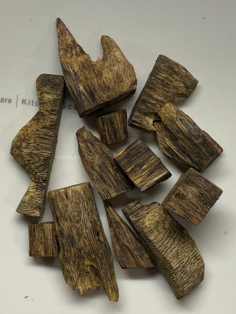 極上緑油伽羅 沈香原木 香木 重さ:10.3g