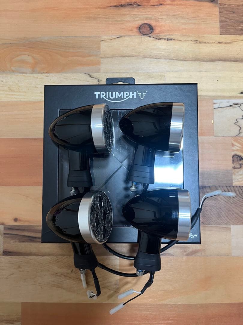 トライアンフ　LEDウインカー　ボンネビル　ストリートスクランブラー