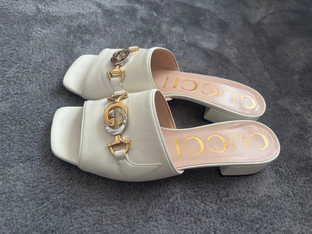 GUCCI ホワイトレザー スライドミュール