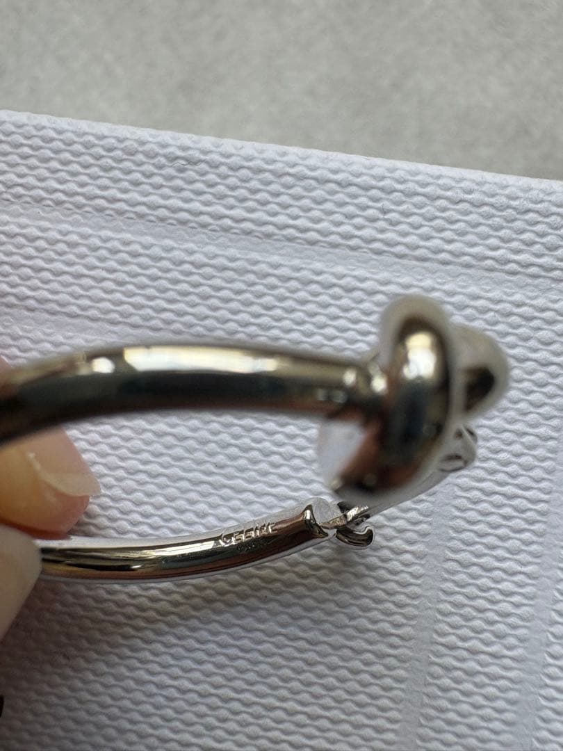 【値下げ】【片耳】CELINEセリーヌ　ノット スモールフープ　ピアス シルバー