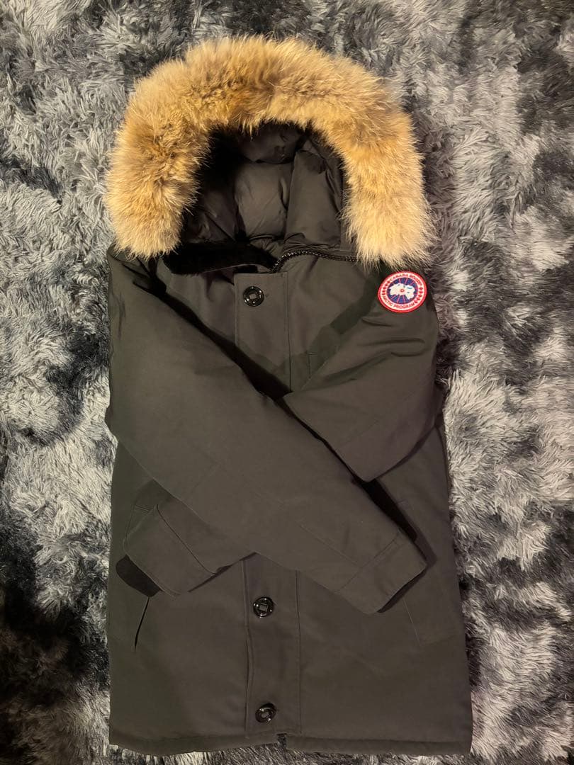 【新品同様　希少色】正規品カナダグースジャスパーオリーブ(ボルケーノ)Ｍサザビー