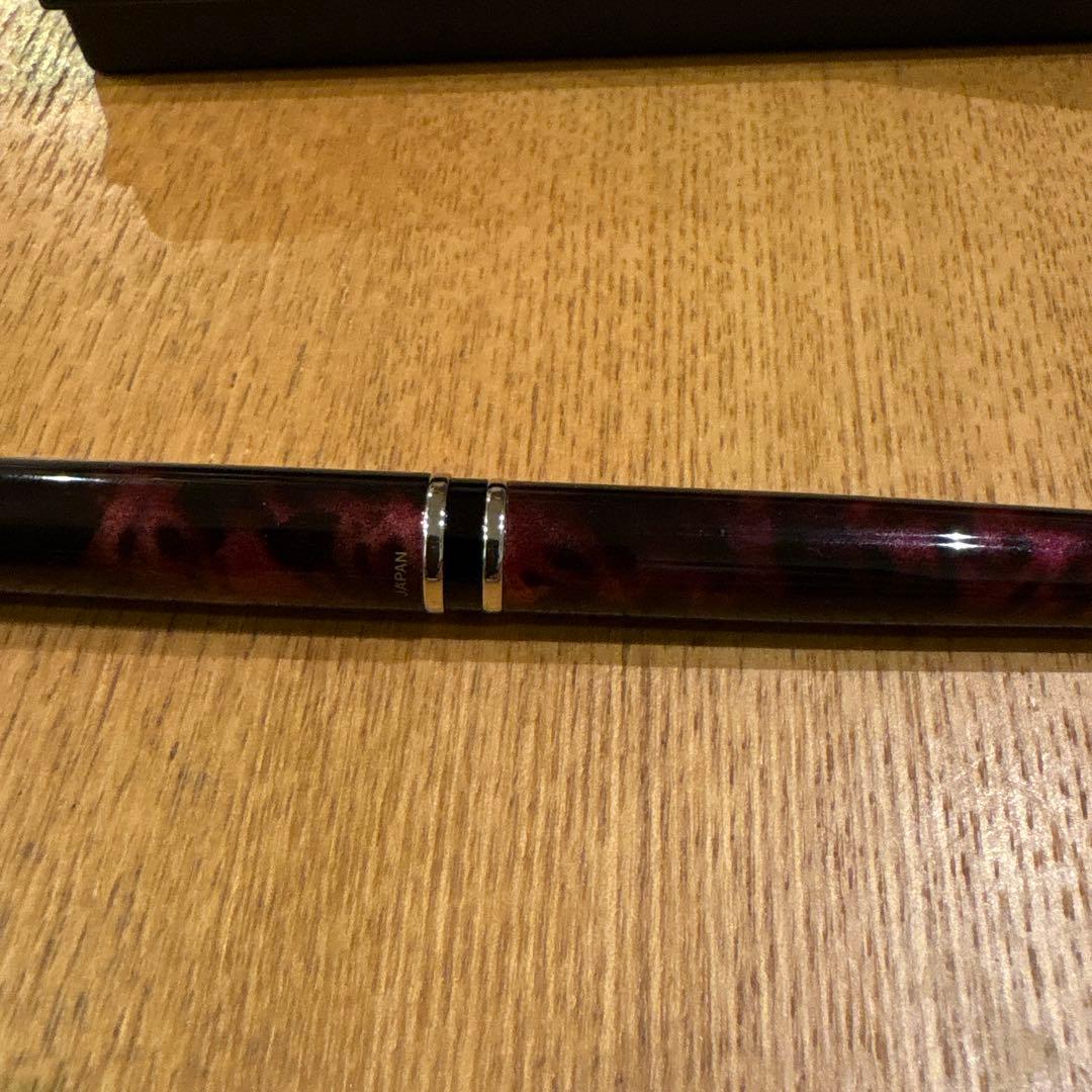 美品　グランセ　ルビーレッド　マーブル　万年筆 細字　１４Ｋ