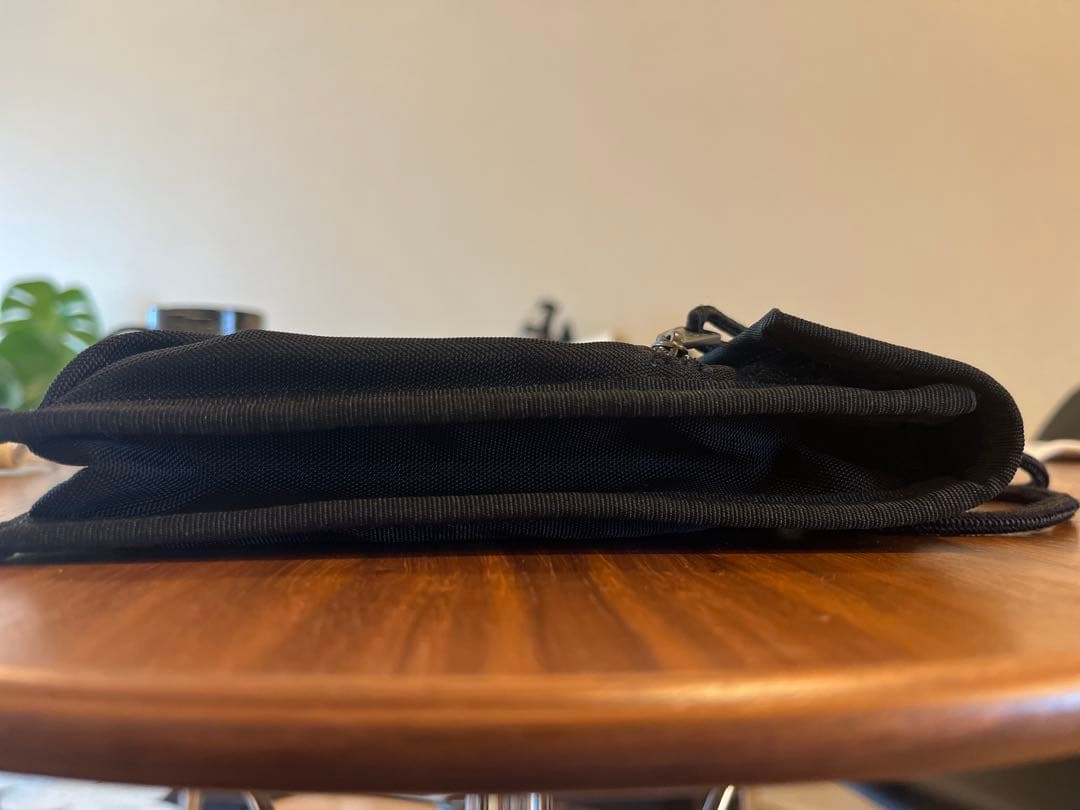 BALENCIAGA ブラック ショルダーバッグ