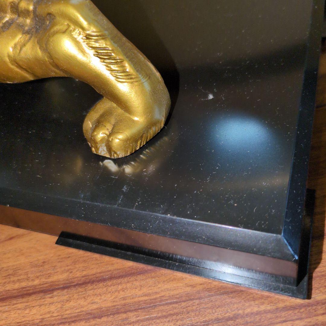 金属製　金色　虎　彫刻　皇貴 工芸品　置物