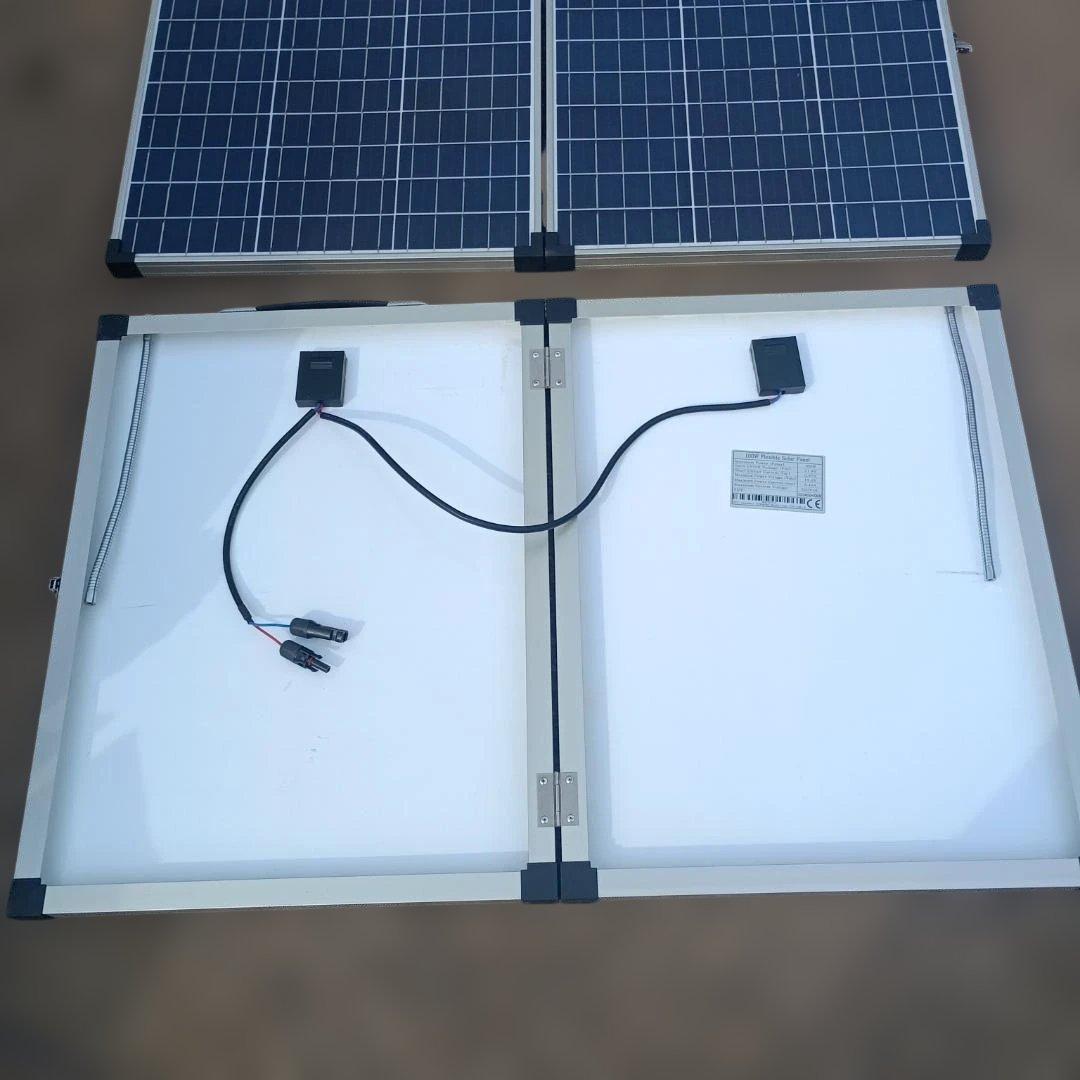 ７０２７）１００Wソーラーパネル　２枚まとめて　詳細不明