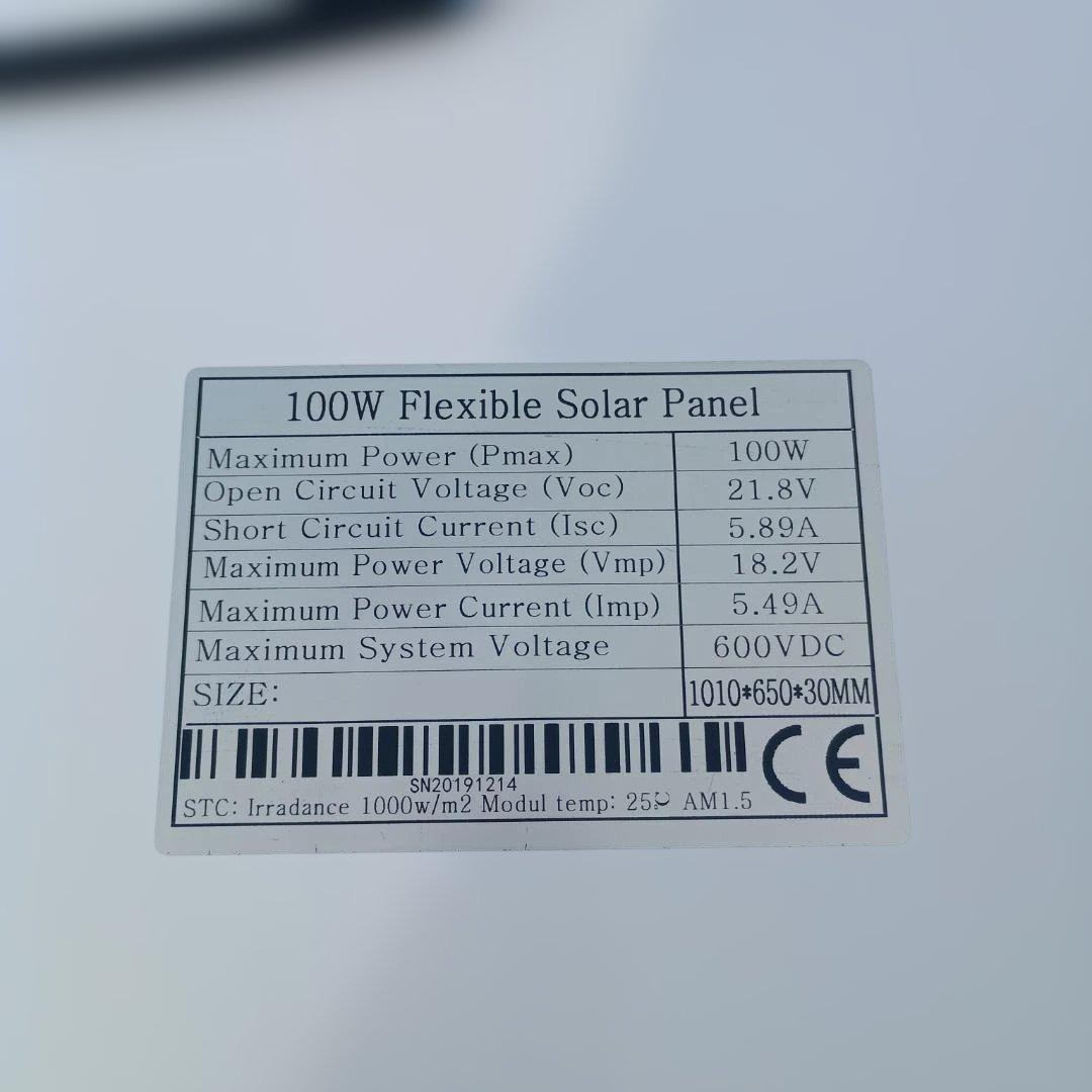 ７０２７）１００Wソーラーパネル　２枚まとめて　詳細不明