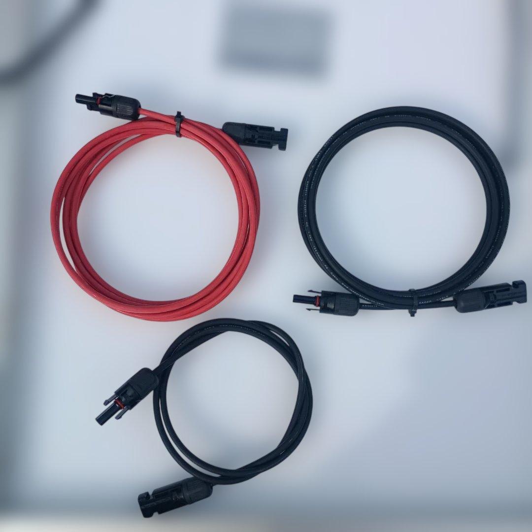 ７０２７）１００Wソーラーパネル　２枚まとめて　詳細不明