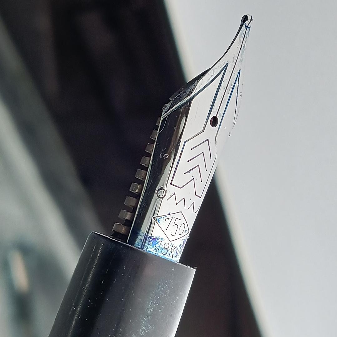 OMAS オマス 万年筆 18Ｋ イタリア Ｓ2001 ブラック×シルバー