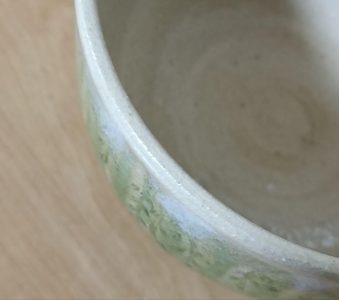 喜多里加作　織部釉茶碗　金彩陶印