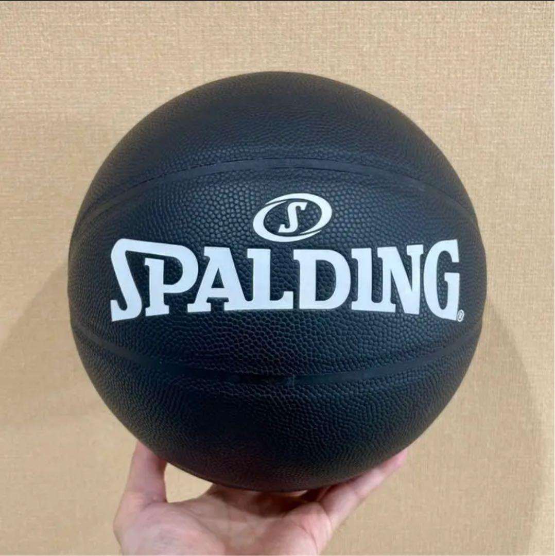 【値下げ】VALENTINO　VLTNロゴ　バスケットボール　スポルディング