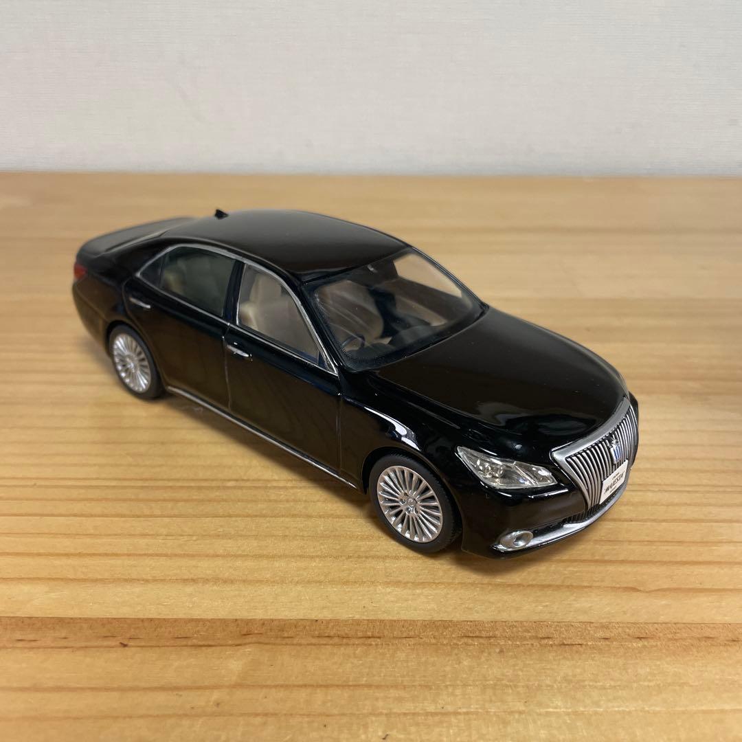 トヨタ　クラウン　マジェスタ　210系　カラーサンプル　プレシャスシルバー