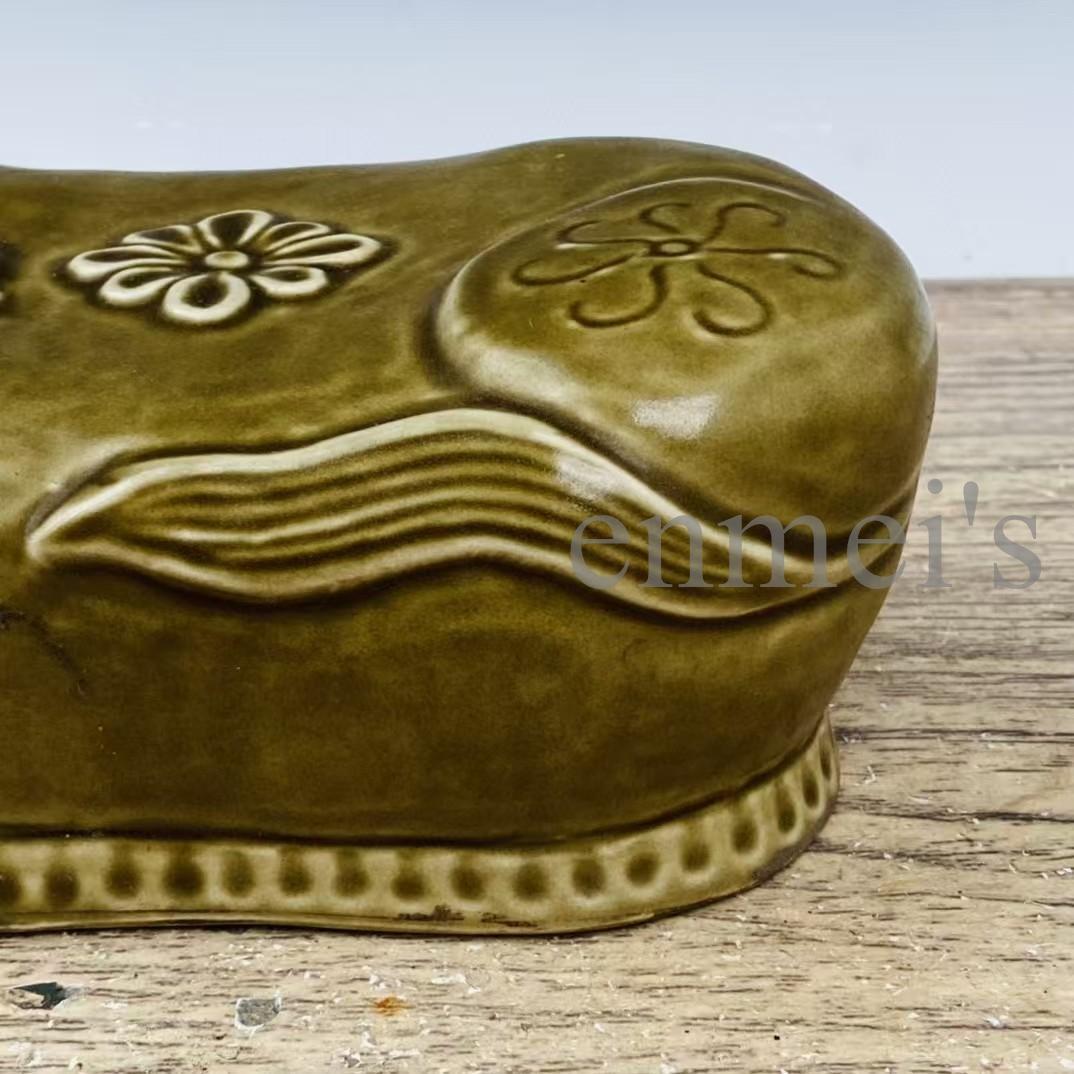 【定窯系 オリーブグリーン釉 牛枕】牛型陶枕／花模様装飾／中国古陶磁風