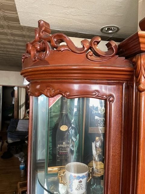 ビクトリアン風木製キャビネット