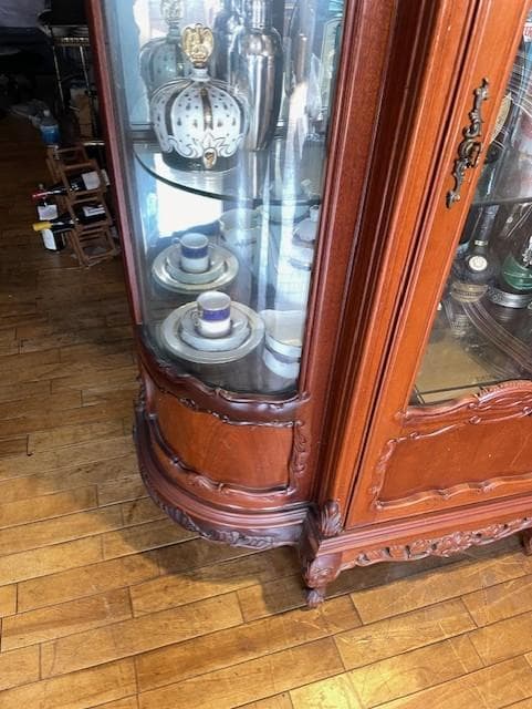 ビクトリアン風木製キャビネット