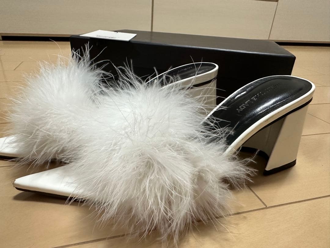 MELT THE LADY ポインテッドトゥファーミュール