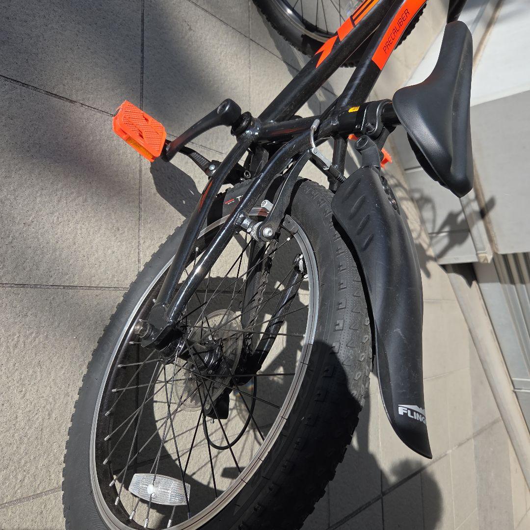 Trek キッズ自転車 20インチ ブラック/オレンジ　(東京都中央区引取のみ)