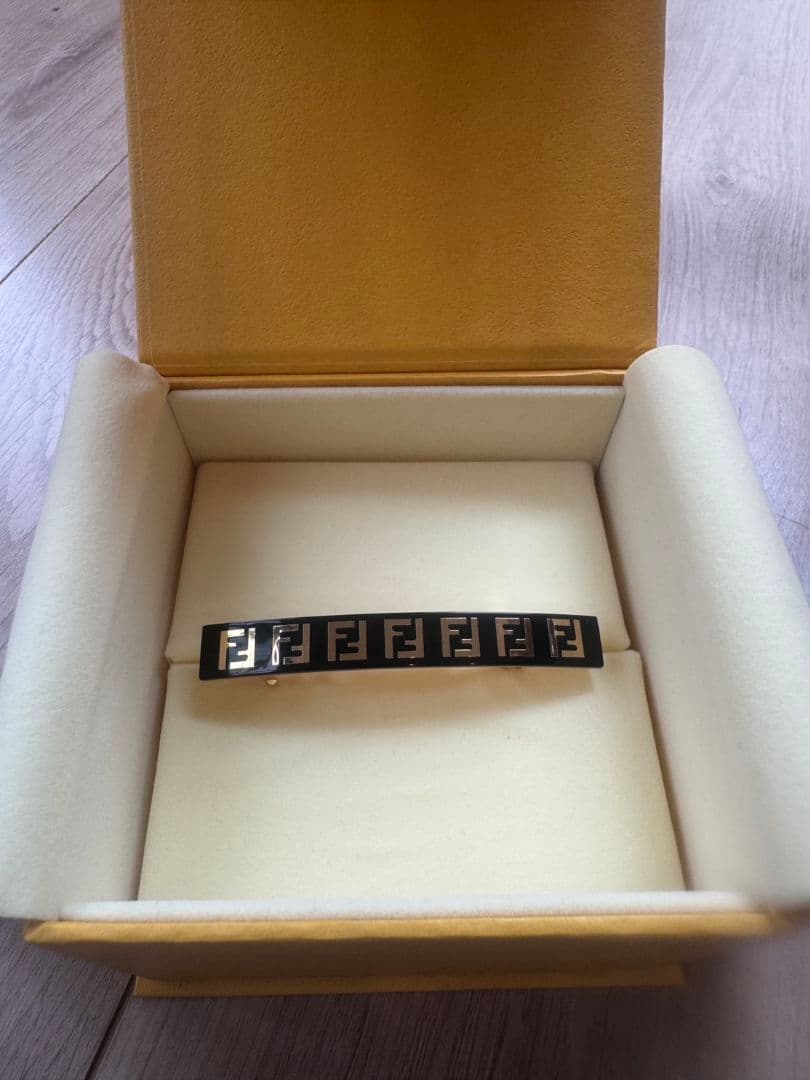【新品•未使用】フェンディ（FENDI）バレッタ