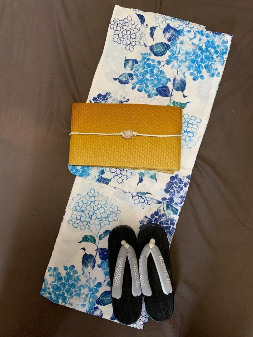 画像の 黄色 半幅帯付き◆高級変わり織◆涼し蒼青紫陽花(あじさい)の薄墨浴衣◆