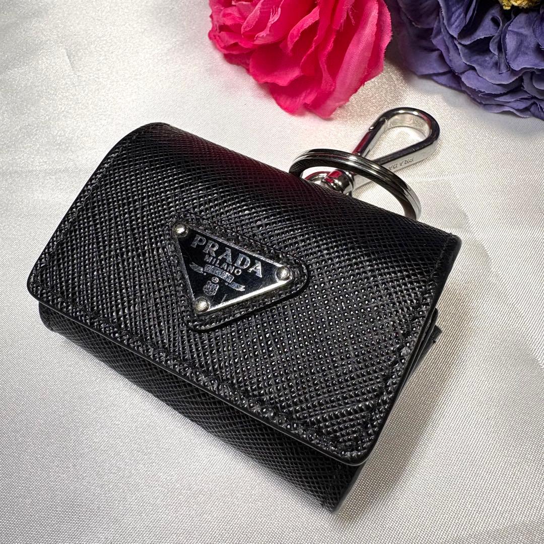 現行【PRADA】AirPods proケース サフィアーノレザー 3角ロゴ 黒
