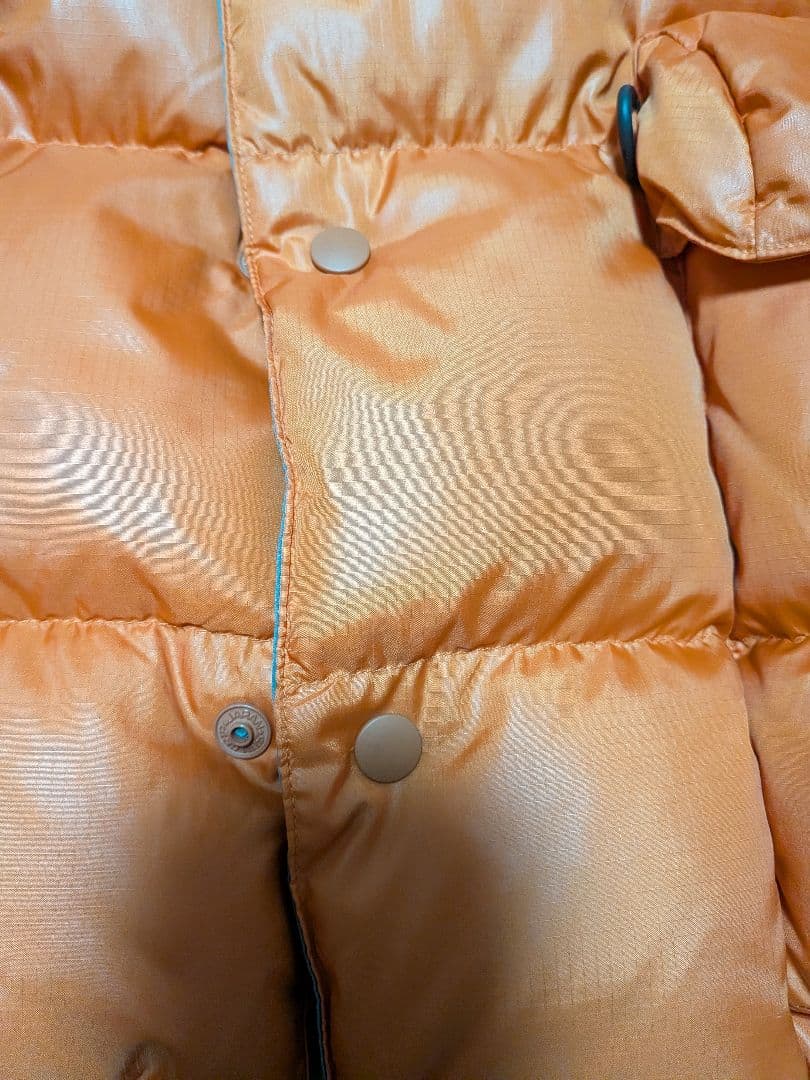 オレンジ フード付き ダウンジャケット