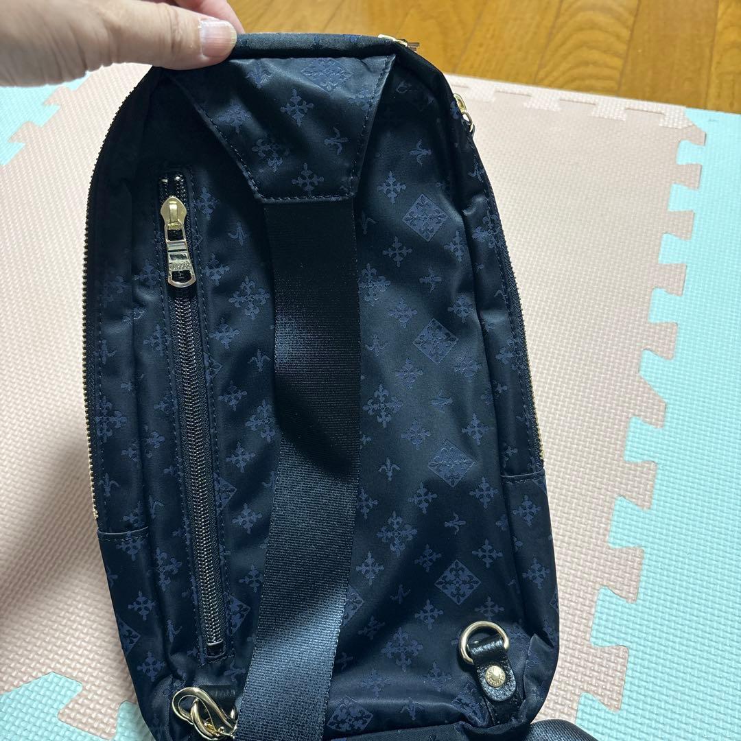 ラシット　ボディバッグ