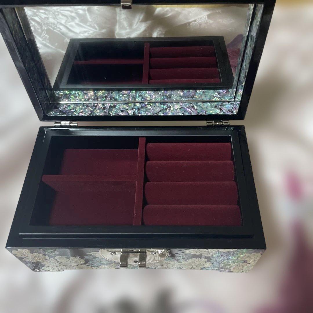 漆器 蝶と花の装飾 収納ボックス