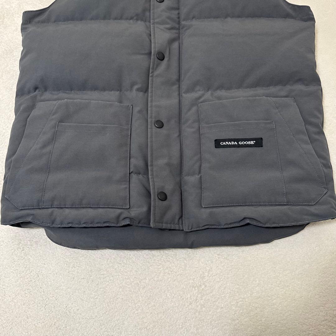 美品✨カナダグース　グレー　ダウンベスト　Mサイズ ロゴマーク　メンズ