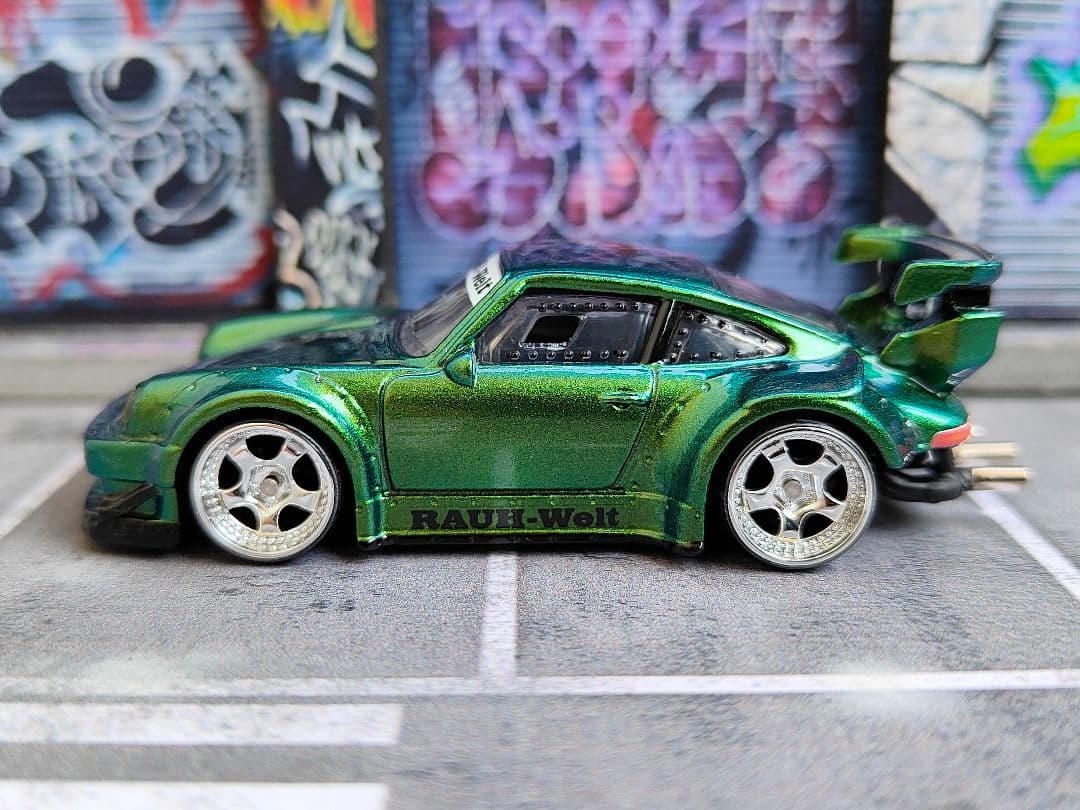 ホットウィールカスタム ポルシェ RWB マジョーラ緑 ✩深リム☆トミカ改造