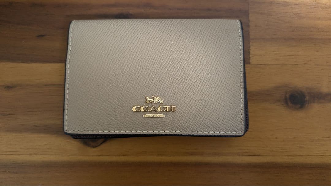 COACH ベージュ 二つ折り 名刺入れ