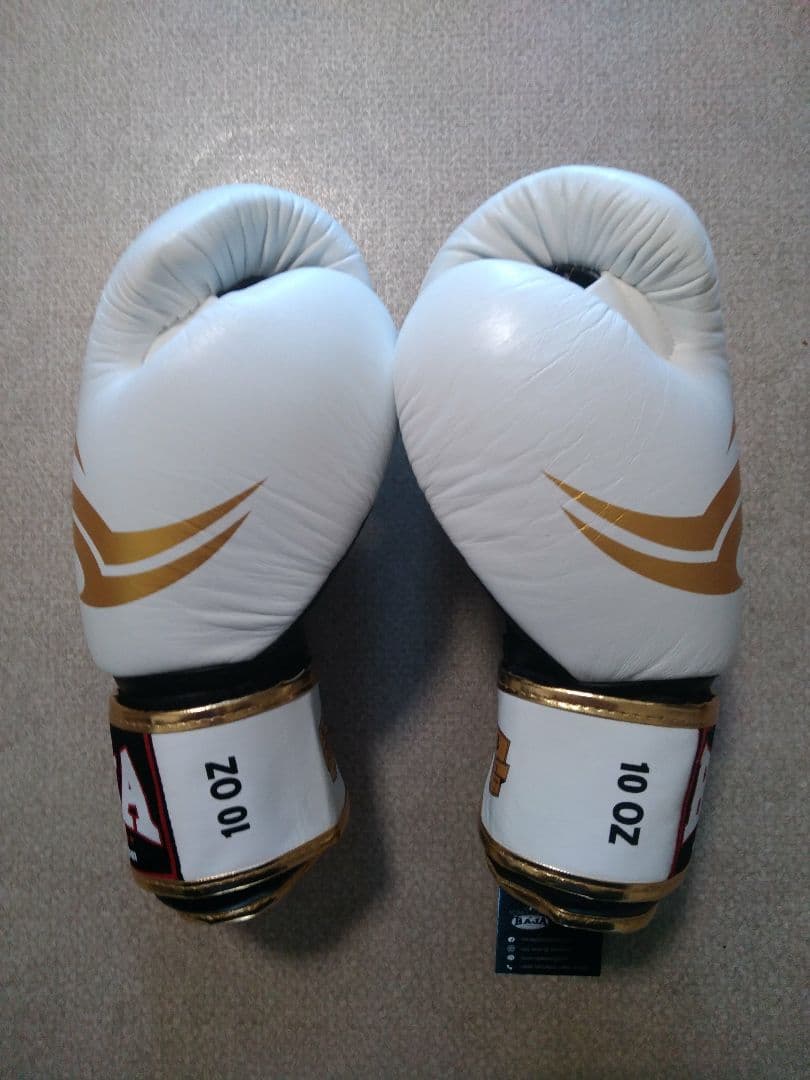 本革製RAJABOXINGボクシンググローブ 10oz 白 タトゥー柄