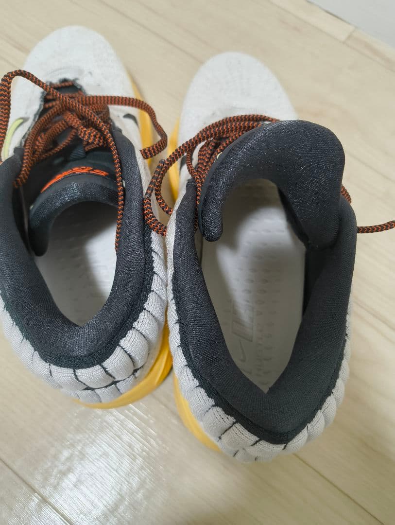 GTハッスル 3 28.5 ホワイト セーフティオレンジ ボルト