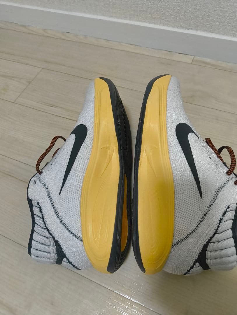 GTハッスル 3 28.5 ホワイト セーフティオレンジ ボルト