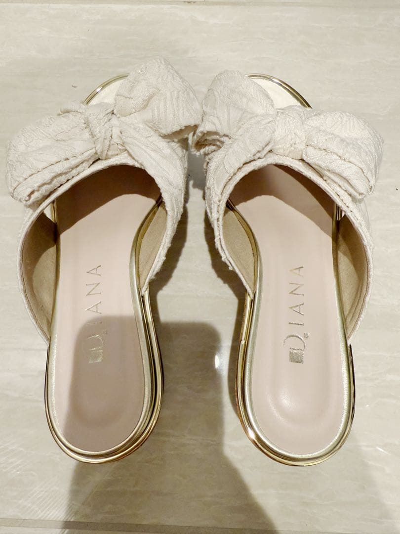 DIANA リボンウェッジミュール