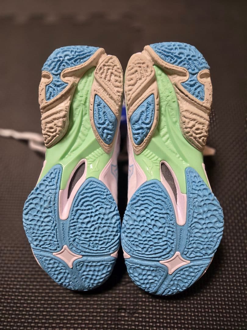 MIZUNO　WAVELIGHTNING ELITE　サイズ23.0