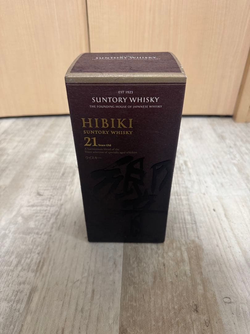 Hibiki 21年 サントリーウイスキー ガラス瓶、箱付き