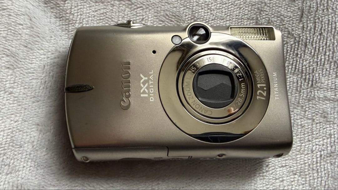 Canon IXY DIGITAL 2000IS 本体と付属品