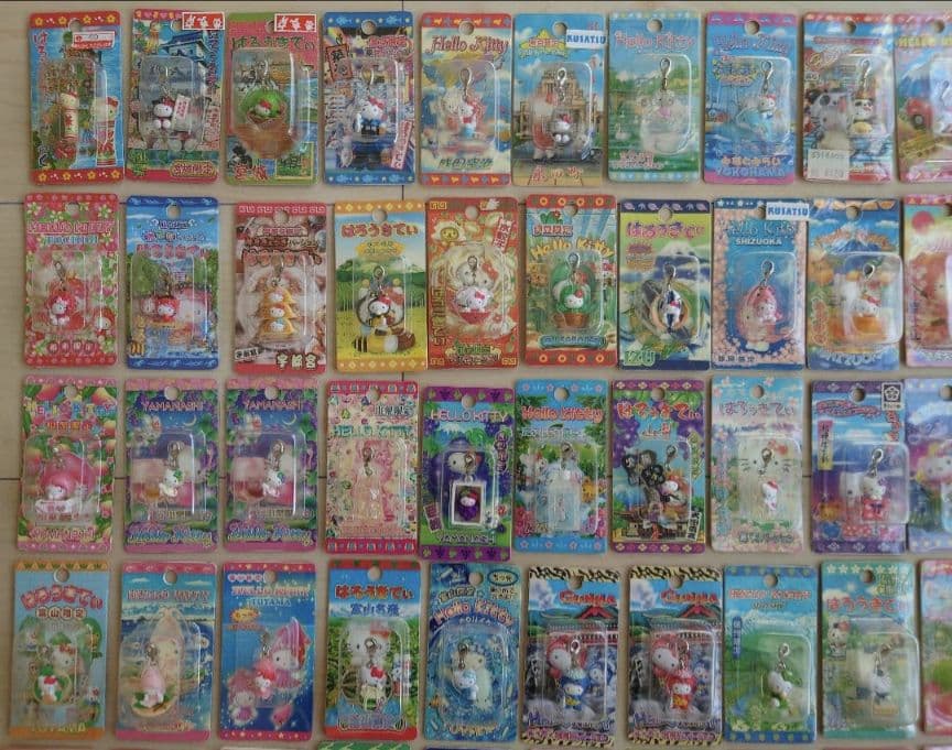 85個 Hello Kittyご当地限定キティ ファスナーマスコット まとめ売り