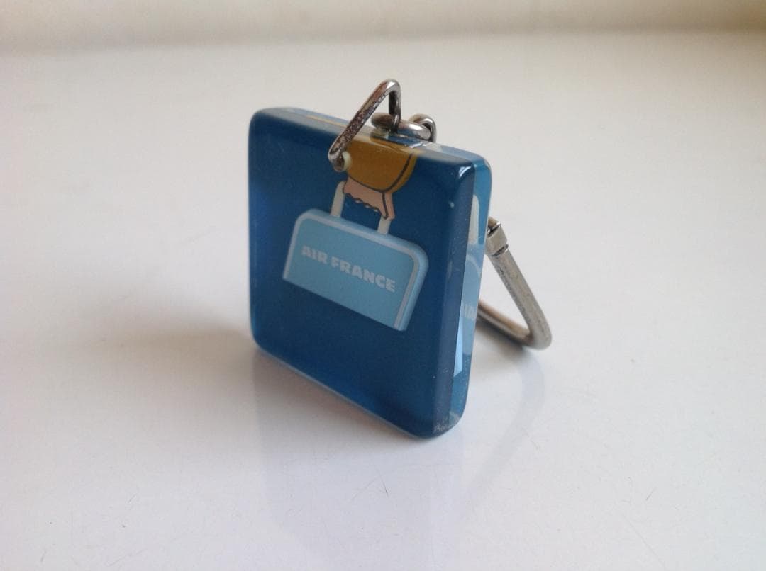古い雑誌広告とブルボンキーホルダー　エールフランス　ブロカント　ヴィンテージ