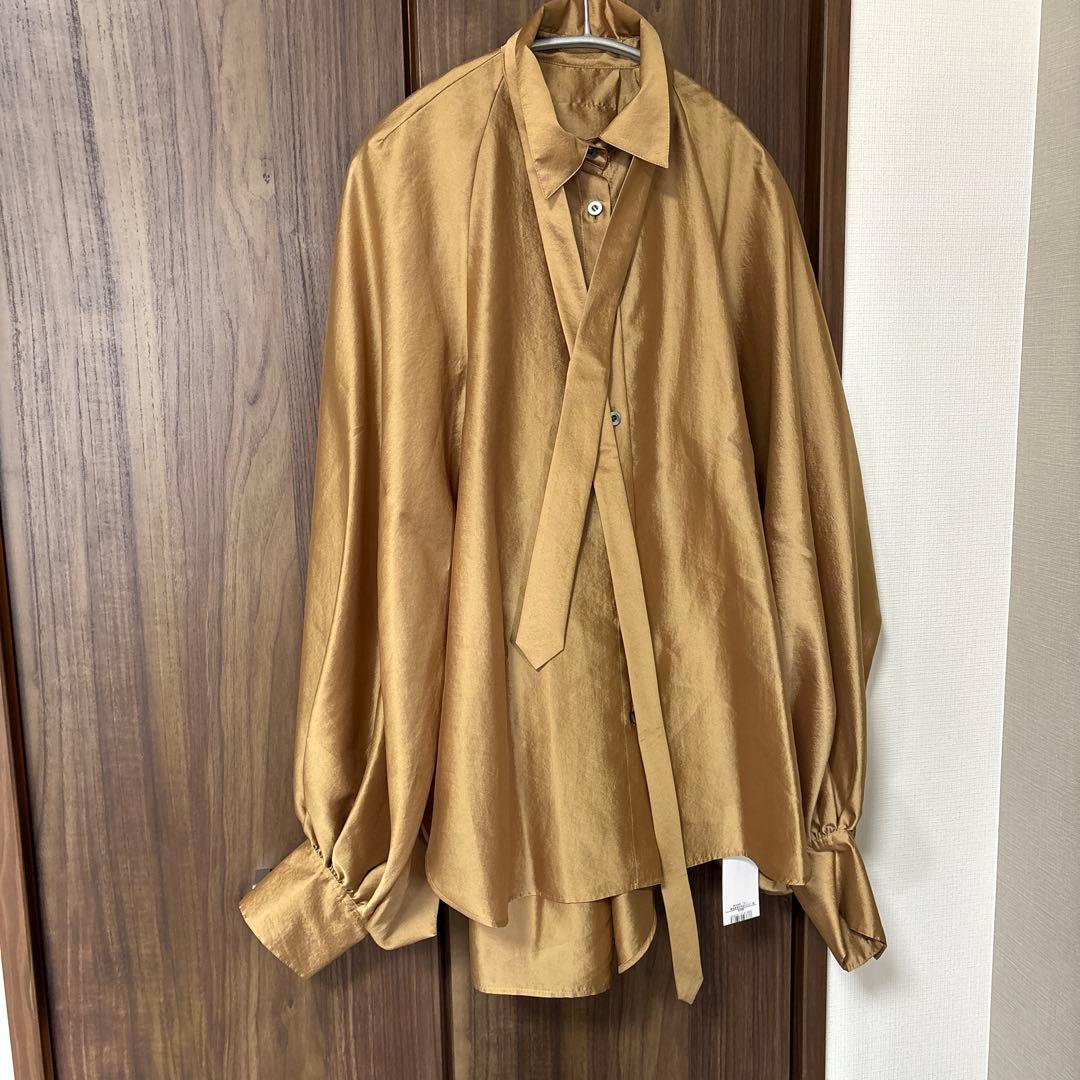 カ*コ様 アドーア　ボリュームスリーブ　サテンブラウス　38ゴールド系