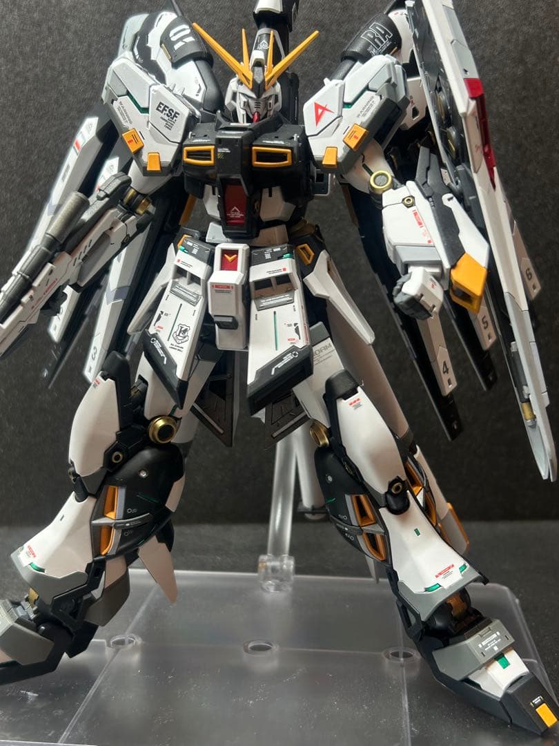 RG hi-νガンダム 塗装済　完成品