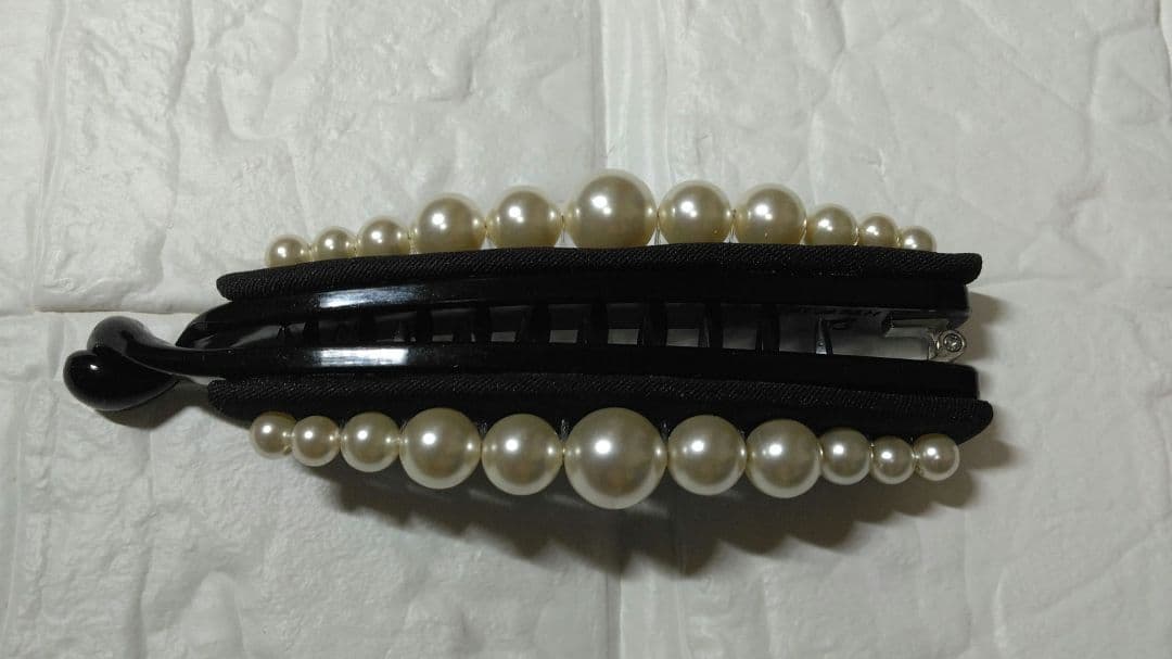 ポライトノーマルパール バナナクリップ　ブラック　コンプレックスビズ　パール