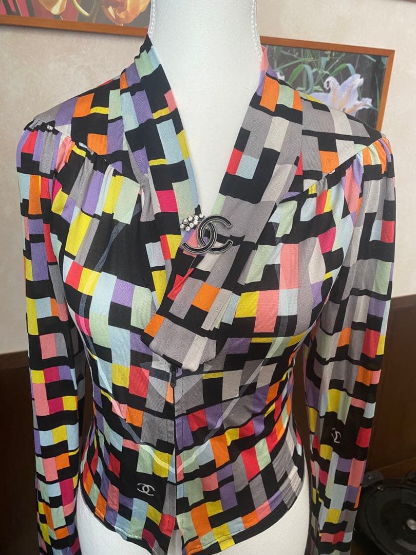 お値下げ！美品CHANEL カラフル幾何学模様シルクジップアップジャケット