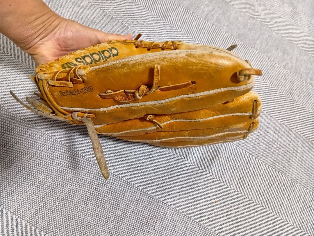 軟式グローブ　アディダス
